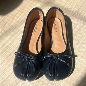 Bow Tie Tabi Flats